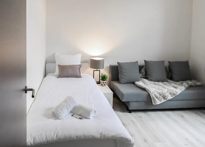 Unique Parking Access, Xl Home W Parking Option